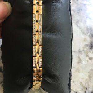 Gold-tone bracelet with crystals